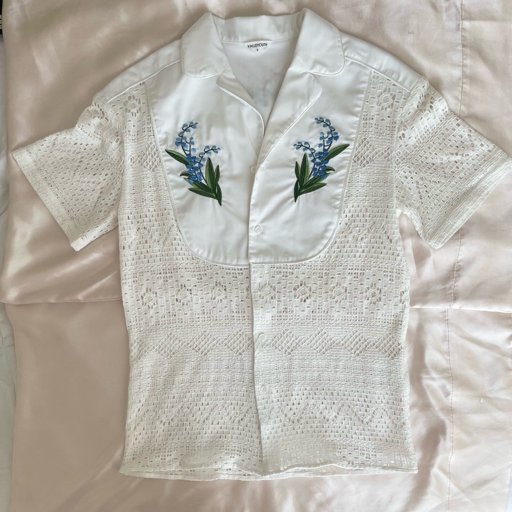VALLEYOUTH embroidered button up!